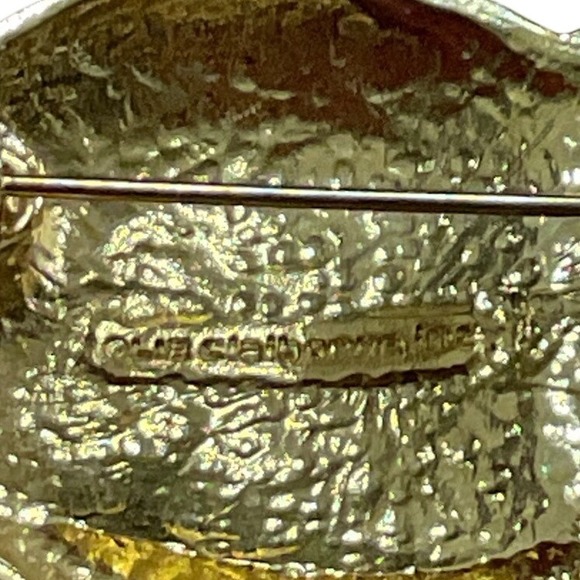 Liz Claiborne Cat Brooch Pin Sleeping Gold Tone Glossy Vintage Signed 1.75" - Picture 4 of 6